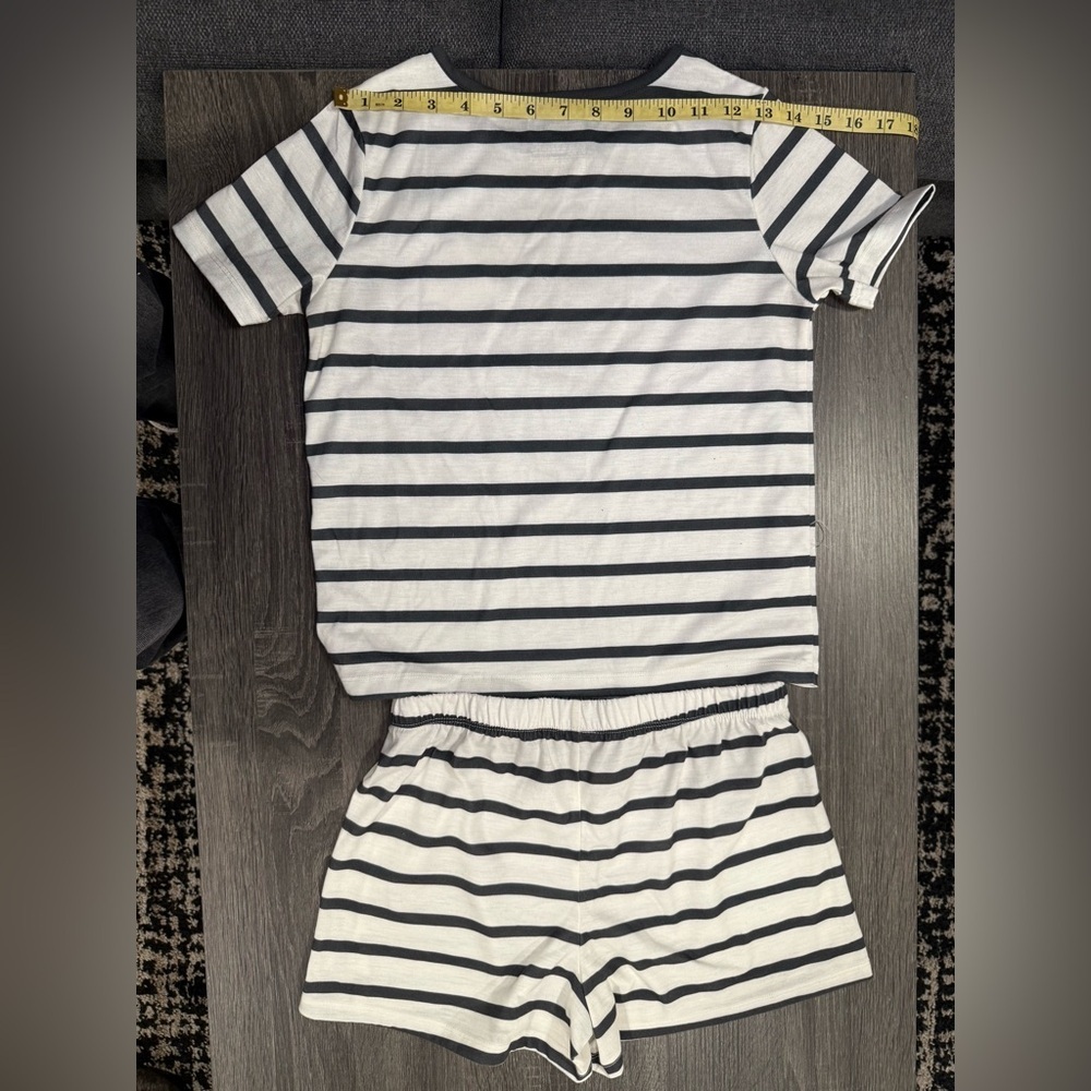 Cat & Jack Black and White Striped Kids Pajama Set - Picture 5 of 8